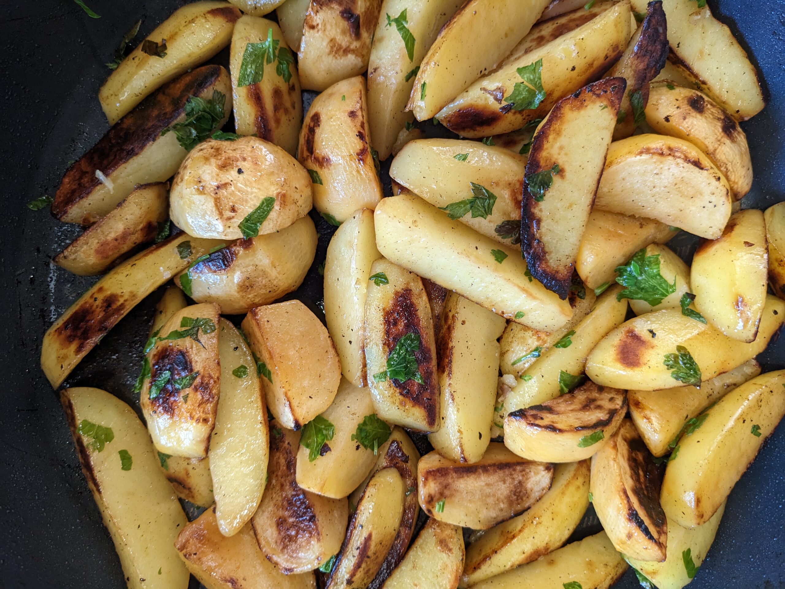 Navets boule d'or et pommes de terre rôties au persil - diet-aux-petits